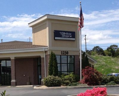 South Hill Medicine Shoppe team